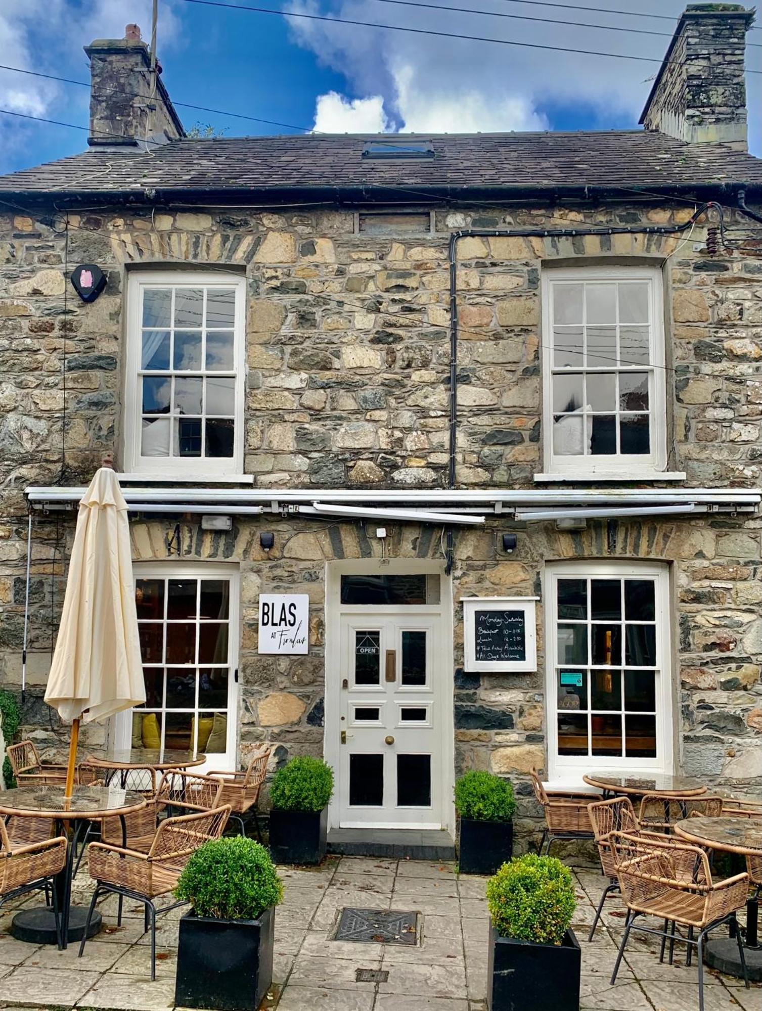 Blas At Fronlas Cafe - The Heart Of Newport Νιούπορτ Εξωτερικό φωτογραφία